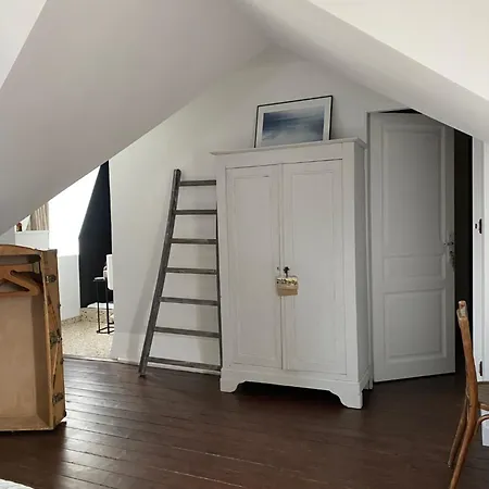 Maison Lacase בית הארחה